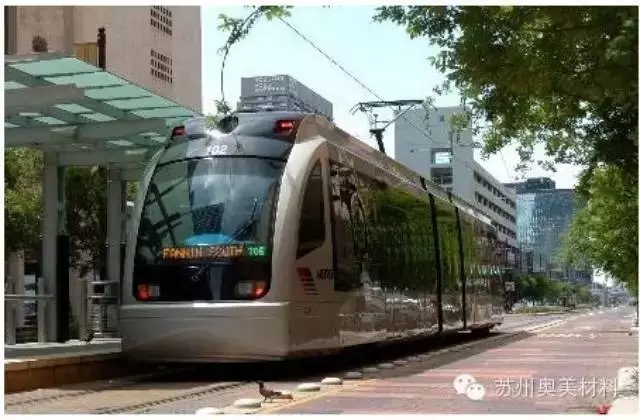 聚碳酸酯板材用于公交车身